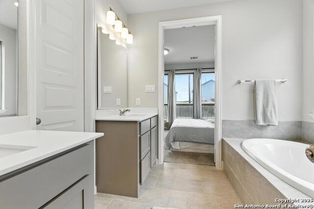 Listing photo id 14 for 14306 Hondo Knot