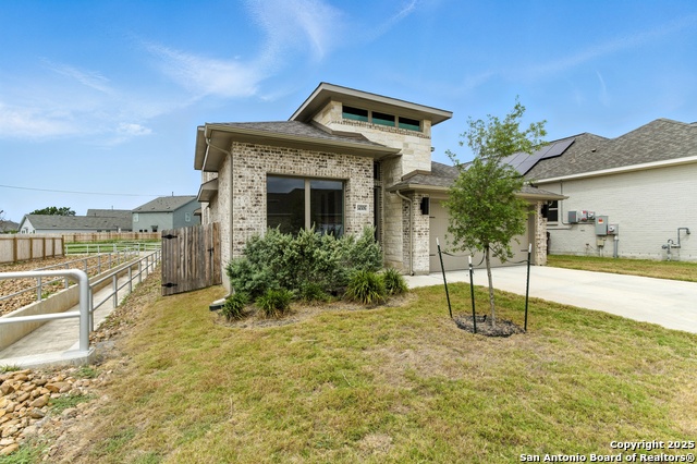 Listing photo id 1 for 14306 Hondo Knot