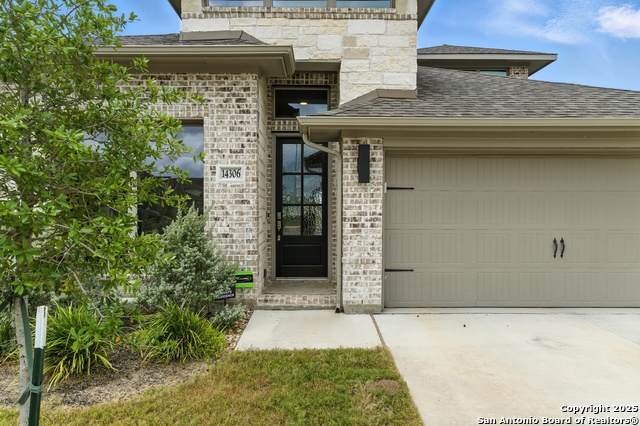 Listing photo id 2 for 14306 Hondo Knot