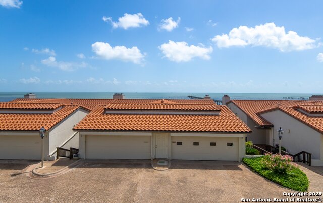 Listing photo id 10 for 4270 Ocean Drive 11