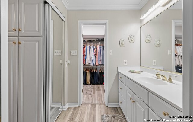 Listing photo id 14 for 4270 Ocean Drive 11