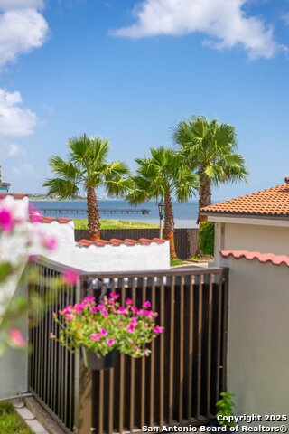 Listing photo id 21 for 4270 Ocean Drive 11