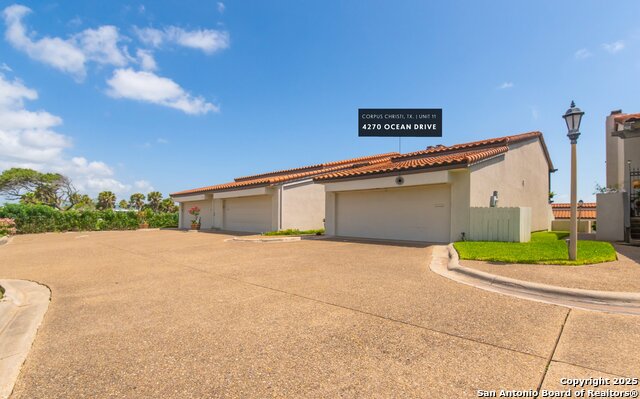 Listing photo id 27 for 4270 Ocean Drive 11
