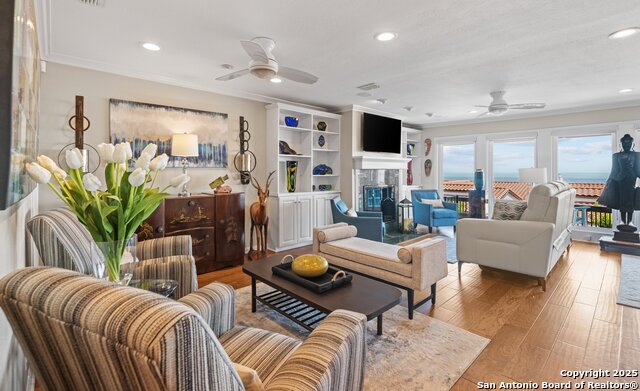 Listing photo id 3 for 4270 Ocean Drive 11