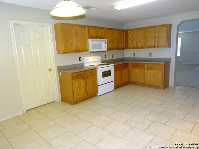 Image 6 of 27 For 161 Briar St.