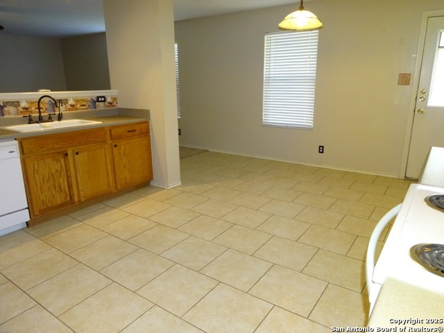 Image 7 of 27 For 161 Briar St.