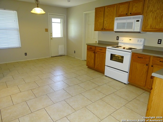 Image 8 of 27 For 161 Briar St.