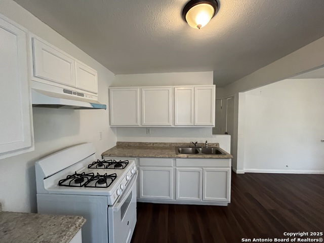Image 10 of 27 For 443 Bundy St.