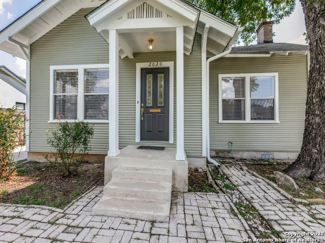 Listing photo id 1 for 2020 Mulberry W