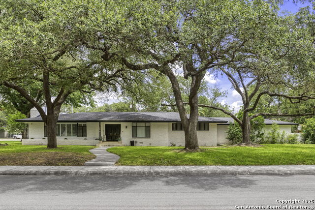 Details for 906 Cedar St E, Seguin, TX 78155