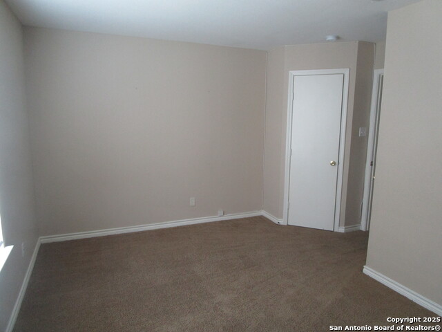 Listing photo id 12 for 16 Bratton Dr