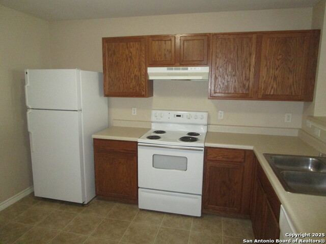 Listing photo id 1 for 16 Bratton Dr