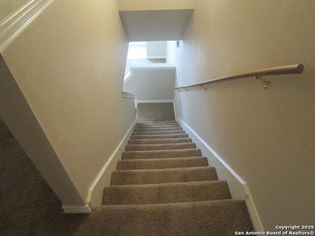 Listing photo id 7 for 16 Bratton Dr