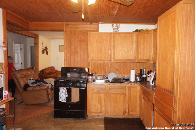 Image 6 of 12 For 614 San Gabriel S