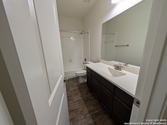 Listing photo id 9 for 1715 Buckner Pass