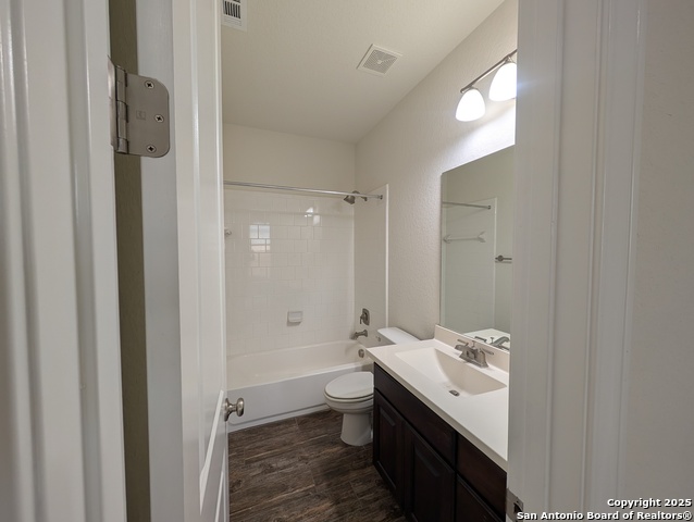 Listing photo id 25 for 1715 Buckner Pass