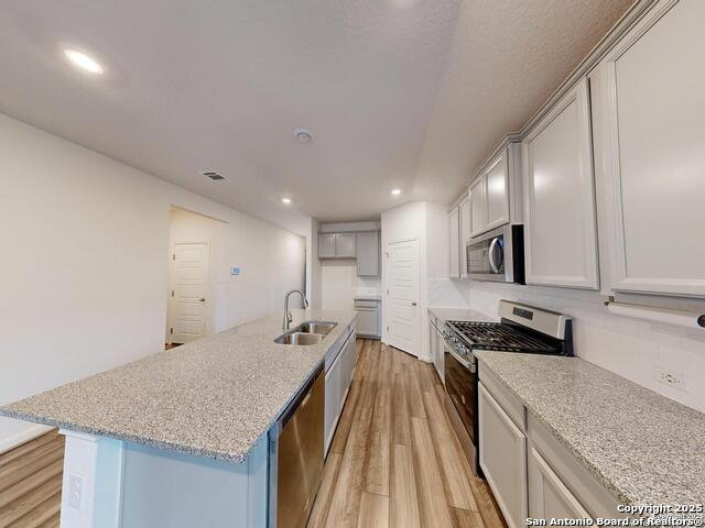Listing photo id 1 for 13051 Louberg Valley