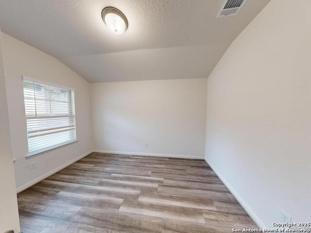 Listing photo id 4 for 13051 Louberg Valley