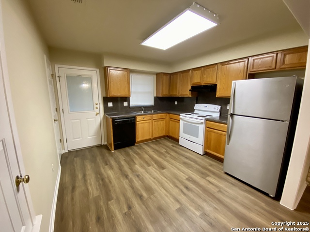Image 5 of 12 For 124 S Mansfield St  A
