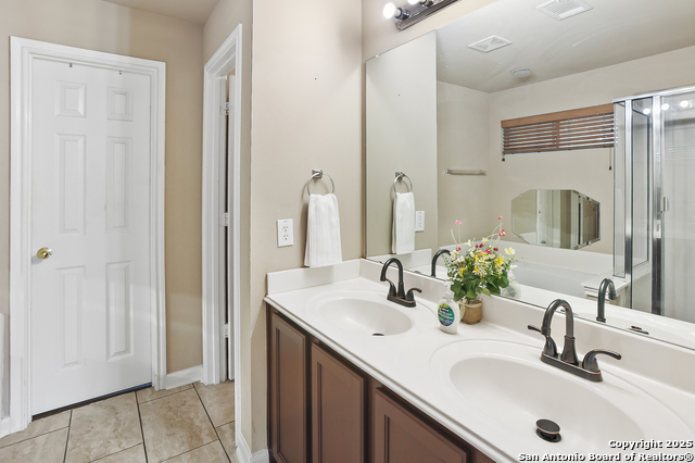 Image 21 of 38 For 7802 Lacey Oak