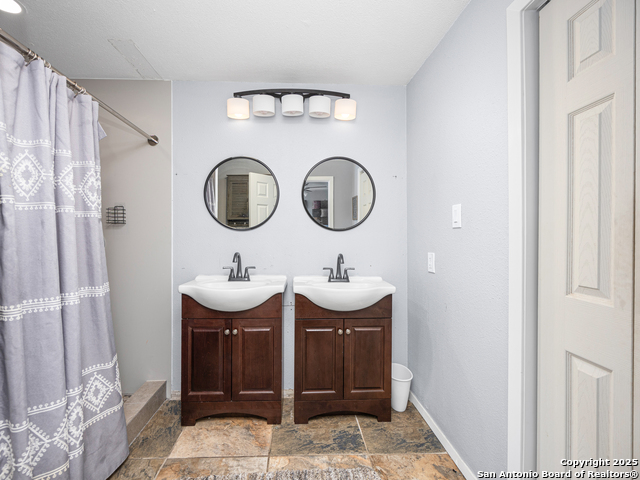 Image 13 of 19 For 11823 Broadwood