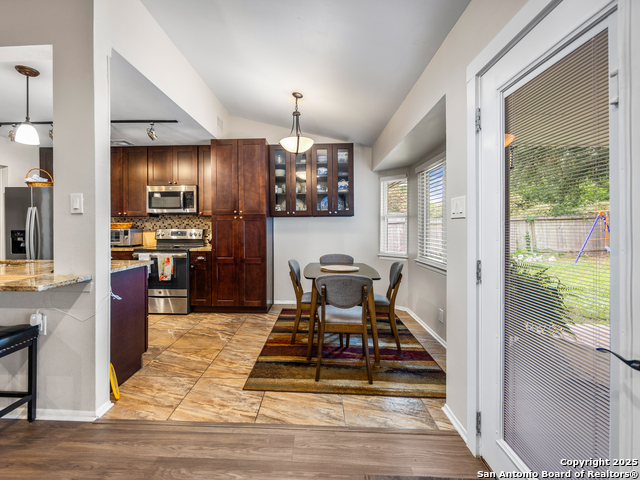 Image 6 of 19 For 11823 Broadwood