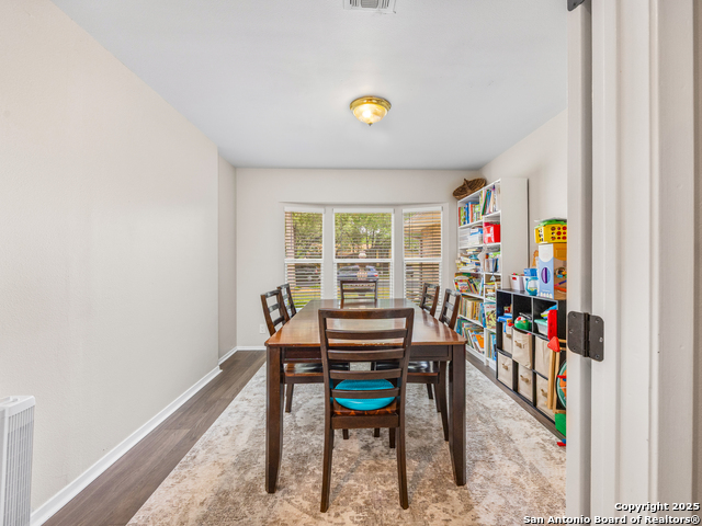 Image 8 of 19 For 11823 Broadwood