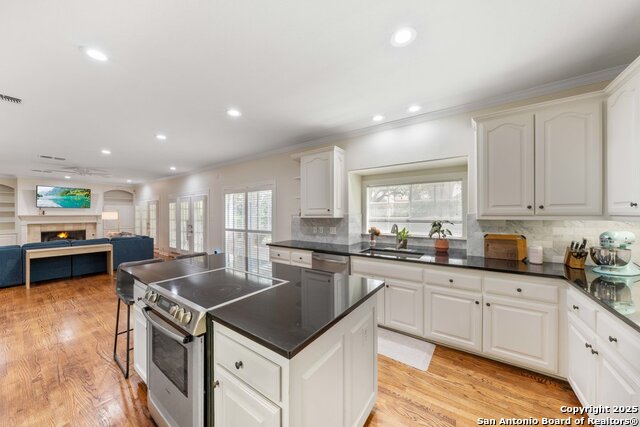 Image 14 of 44 For 7 Inwood Knolls