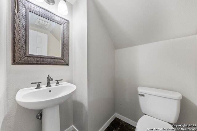 Image 18 of 44 For 7 Inwood Knolls