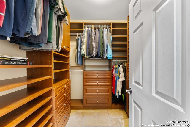 Image 21 of 44 For 7 Inwood Knolls