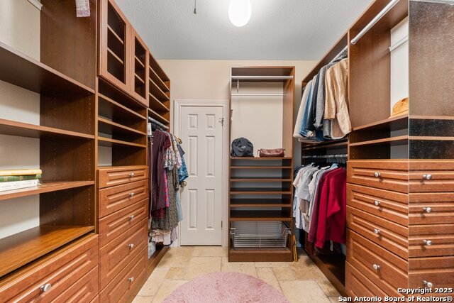 Image 22 of 44 For 7 Inwood Knolls