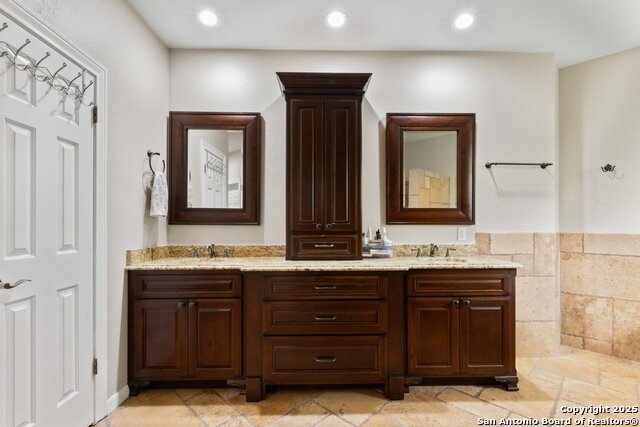 Image 25 of 44 For 7 Inwood Knolls