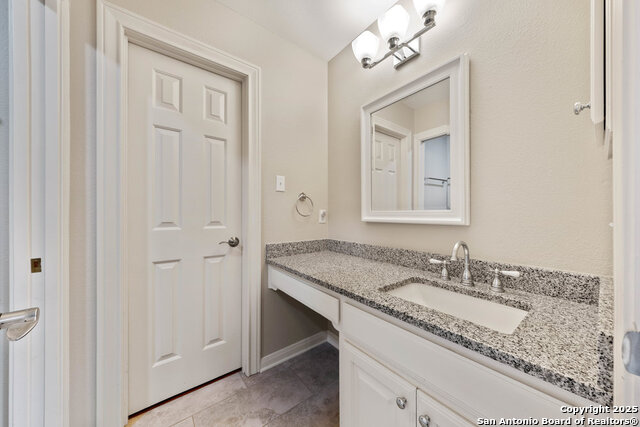 Image 31 of 44 For 7 Inwood Knolls