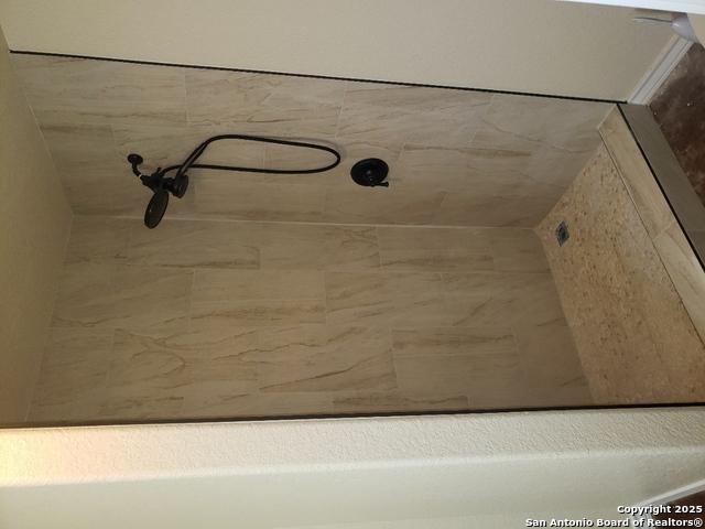 Image 10 of 20 For 807 Heinen  
