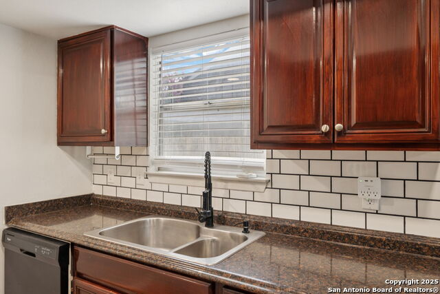 Image 11 of 27 For 2822 Old Field Dr