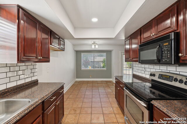 Image 12 of 27 For 2822 Old Field Dr