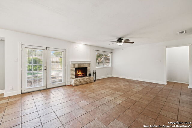 Image 5 of 27 For 2822 Old Field Dr