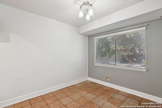 Image 8 of 27 For 2822 Old Field Dr