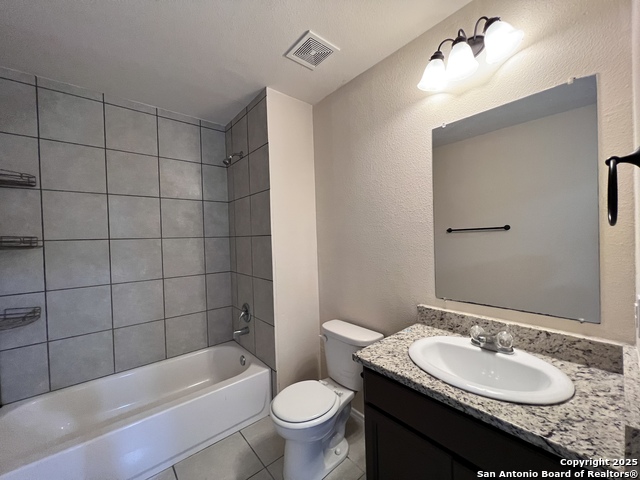 Listing photo id 10 for 8711 Pensive