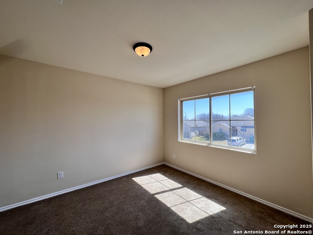 Listing photo id 13 for 8711 Pensive