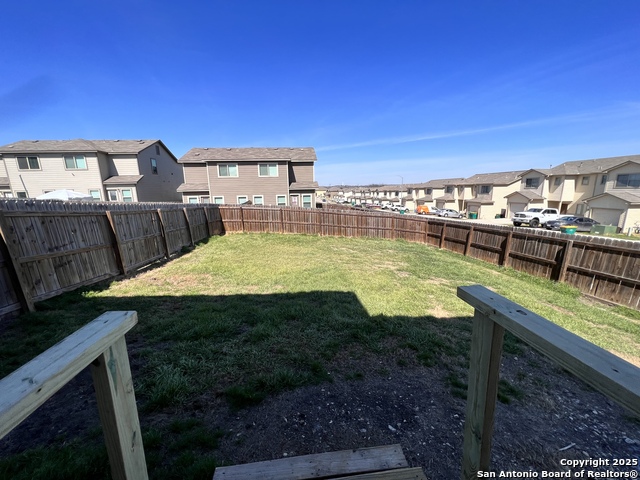 Listing photo id 2 for 8711 Pensive
