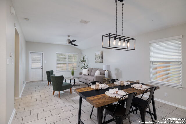 Image 13 of 25 For 8518 Hudson Hollow
