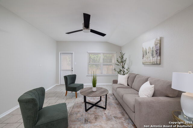 Image 14 of 25 For 8518 Hudson Hollow