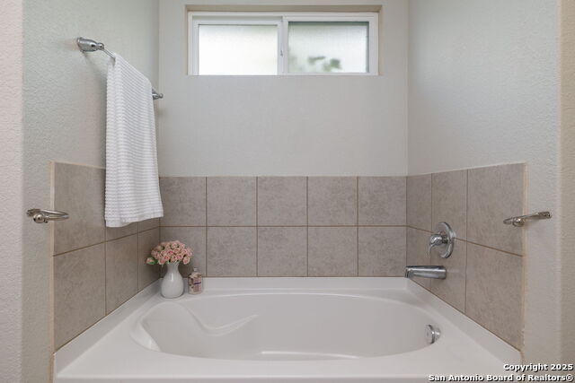 Image 20 of 25 For 8518 Hudson Hollow