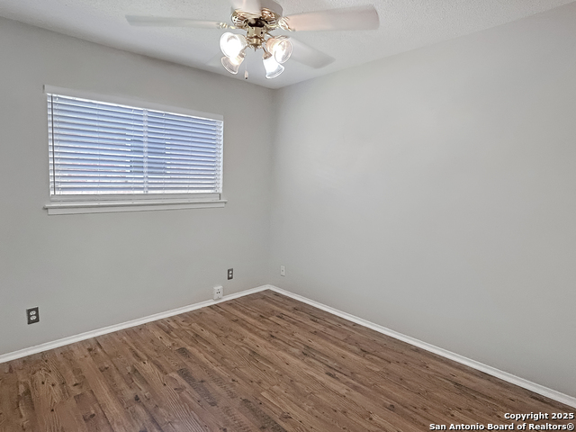 Listing photo id 9 for 331 Shin Oak