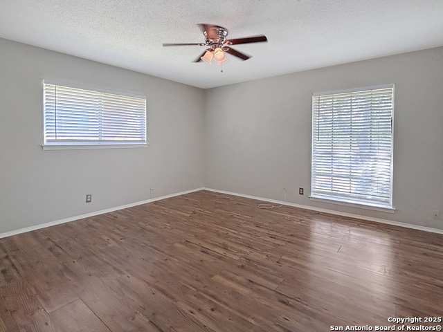 Listing photo id 14 for 331 Shin Oak