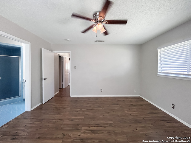Listing photo id 15 for 331 Shin Oak