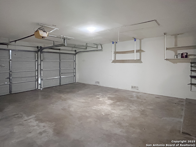 Listing photo id 18 for 331 Shin Oak
