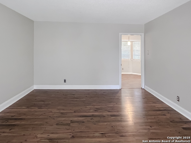 Listing photo id 3 for 331 Shin Oak