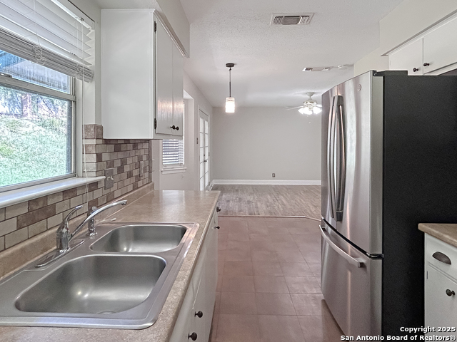 Listing photo id 5 for 331 Shin Oak